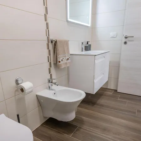 Jole, A Charming Modern Surrounded By Rustic Beauty Nedeščina