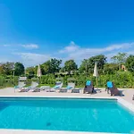 Jole, A Charming Modern Surrounded By Rustic Beauty