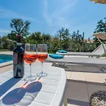 Vikendica Jole, A Charming Modern Surrounded By Rustic Beauty *