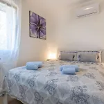 Jole, A Charming Modern Surrounded By Rustic Beauty