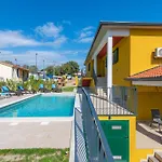 Vikendica Jole, A Charming Modern Surrounded By Rustic Beauty *