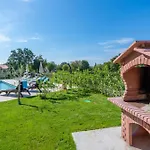 Vikendica Jole, A Charming Modern Surrounded By Rustic Beauty Nedescina