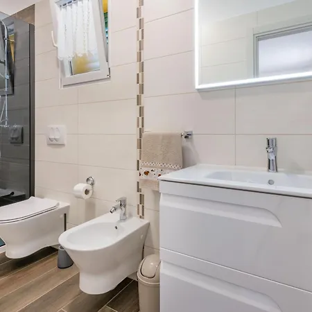 בית נופש Jole, A Charming Modern Surrounded By Rustic Beauty *