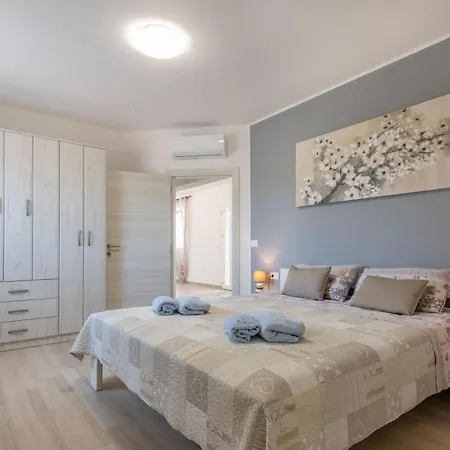 Jole, A Charming Modern Surrounded By Rustic Beauty Nedeščina