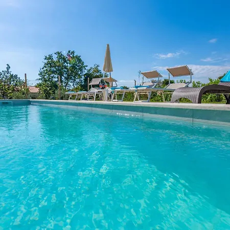 Jole, A Charming Modern Surrounded By Rustic Beauty Nedeščina