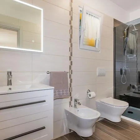 בית נופש Jole, A Charming Modern Surrounded By Rustic Beauty