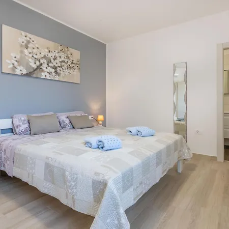 Jole, A Charming Modern Surrounded By Rustic Beauty Nedescina