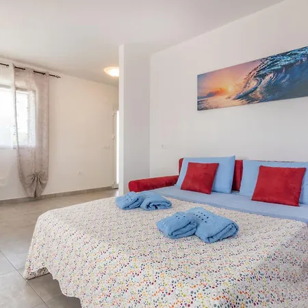 בית נופש Jole, A Charming Modern Surrounded By Rustic Beauty *