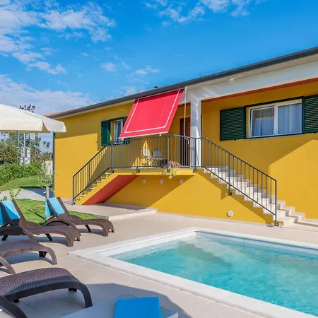 Jole, A Charming Modern Surrounded By Rustic Beauty Nedeščina