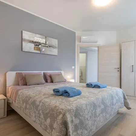 Jole, A Charming Modern Surrounded By Rustic Beauty