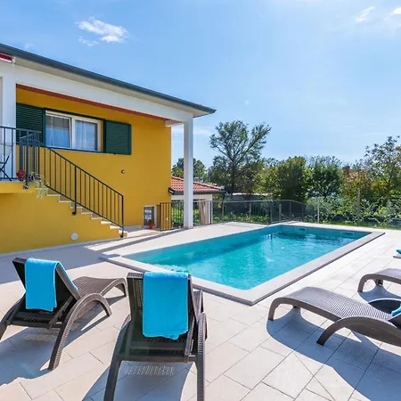 בית נופש Jole, A Charming Modern Surrounded By Rustic Beauty Nedeščina