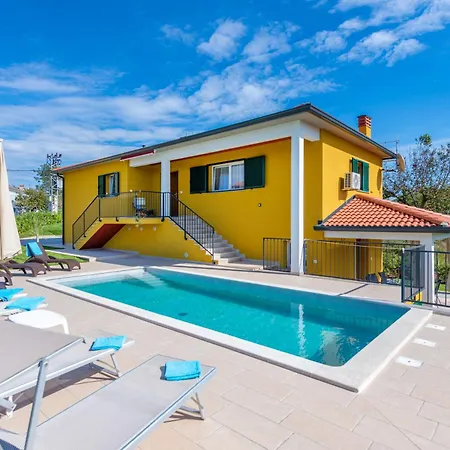 Jole, A Charming Modern Surrounded By Rustic Beauty