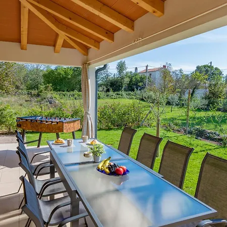 Jole, A Charming Modern Surrounded By Rustic Beauty Nedescina