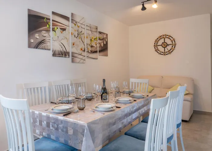 Jole, A Charming Modern Surrounded By Rustic Beauty