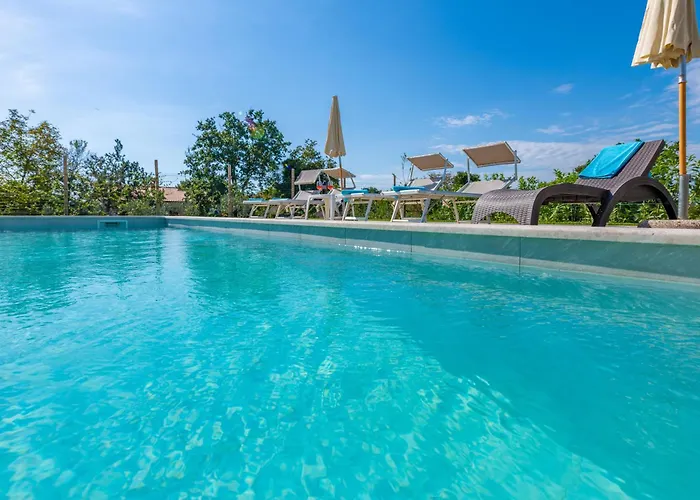 Jole, A Charming Modern Surrounded By Rustic Beauty Nedeščina