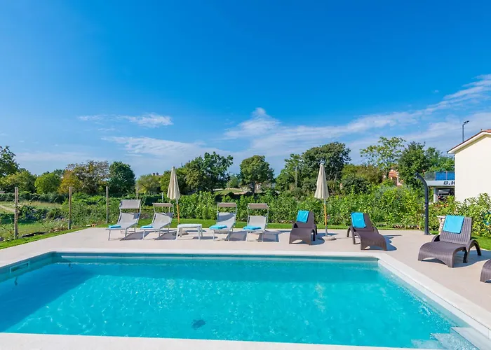 Jole, A Charming Modern Surrounded By Rustic Beauty