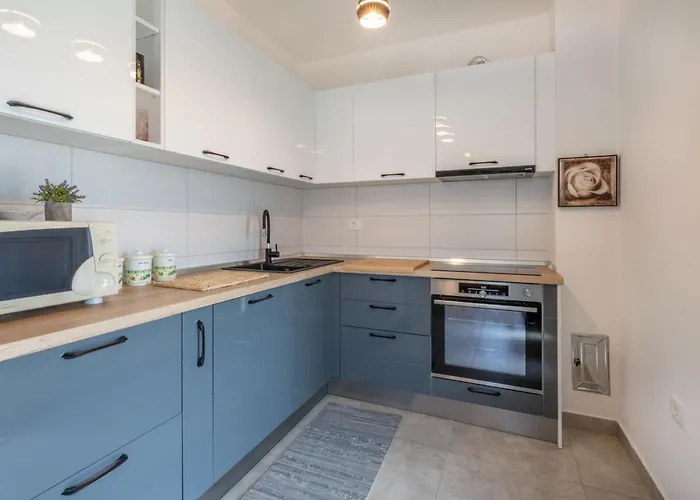 Feriehus Jole, A Charming Modern Surrounded By Rustic Beauty *