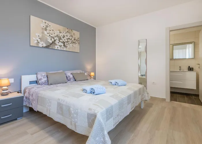 Jole, A Charming Modern Surrounded By Rustic Beauty Nedeščina