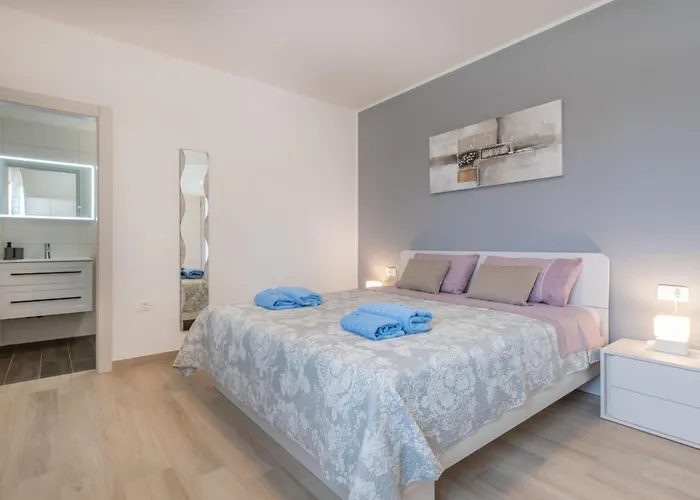 Jole, A Charming Modern Surrounded By Rustic Beauty