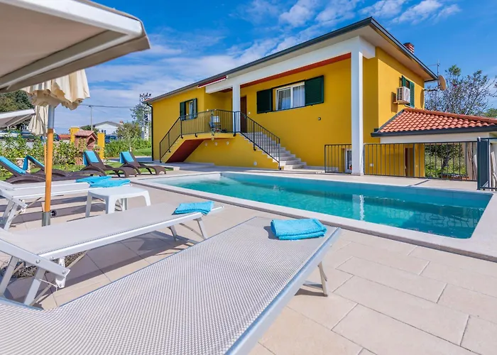 Feriehus Jole, A Charming Modern Surrounded By Rustic Beauty *