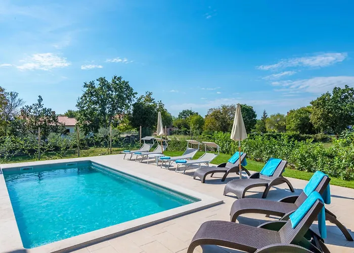 Jole, A Charming Modern Surrounded By Rustic Beauty Nedeščina