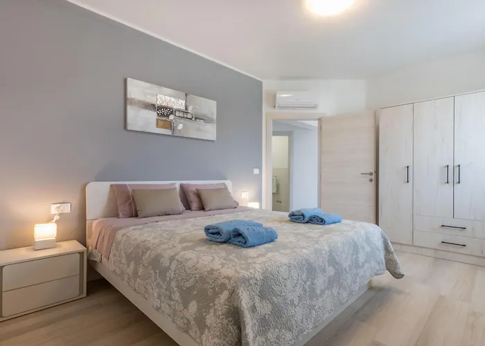 Jole, A Charming Modern Surrounded By Rustic Beauty