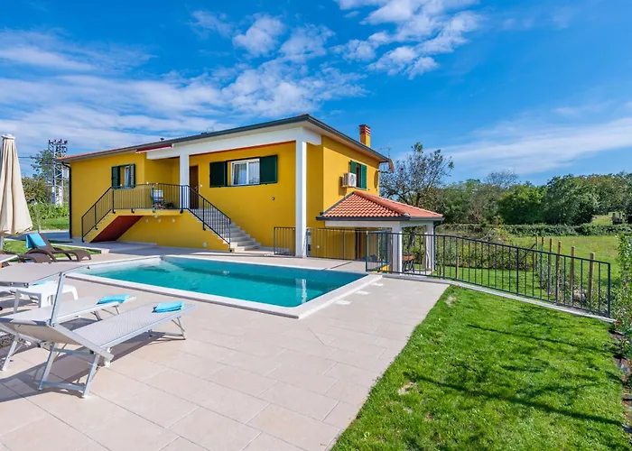 Jole, A Charming Modern Surrounded By Rustic Beauty